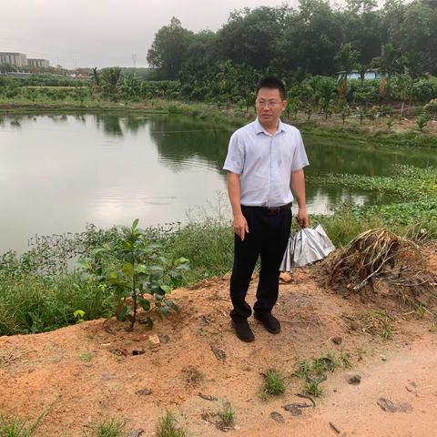 文罗镇崔副书记下村查看强降雨期间水库运行情况