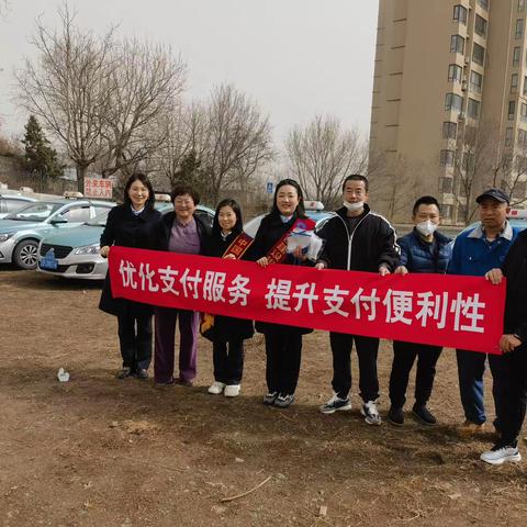 小小“零钱包”，服务“零距离”：建行星海广场大商所支行为金石滩华兴出租车公司司机兑换零钱包