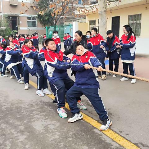 “绳”采飞扬庆元旦 力拔山河迎新年 ——郑州市第六十六中学举行迎新年拔河比赛活动