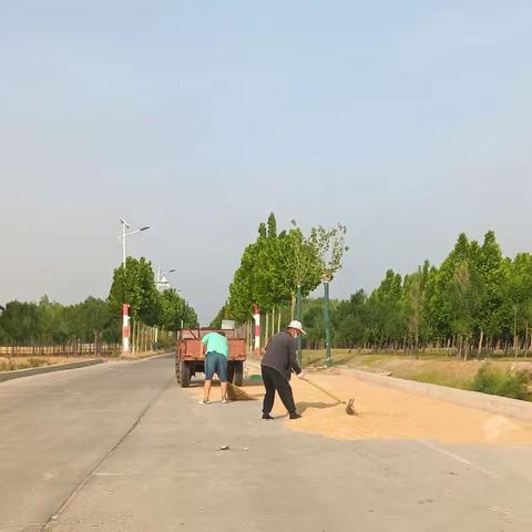 路边晒粮有危险网格护航守平安