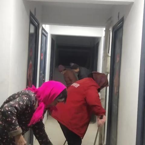 "网格联动，公益同行：共绘社区楼道新风貌"