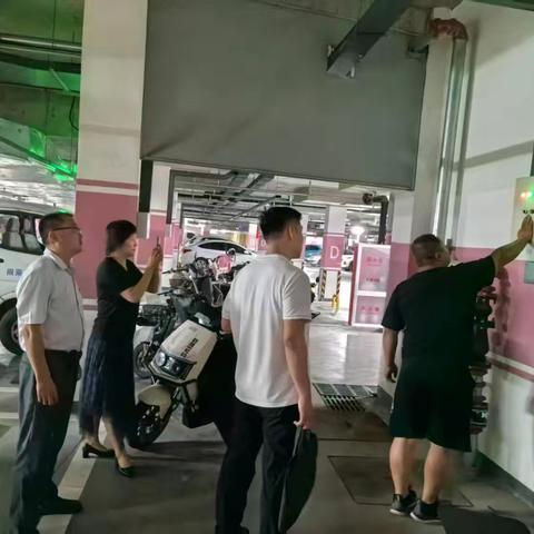 金山社区以“雨”为令、以“迅”应汛防汛检查工作