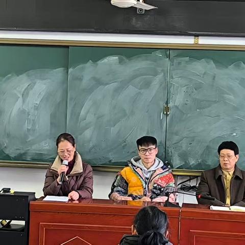 老年大学声乐五班和六班休业式总结
