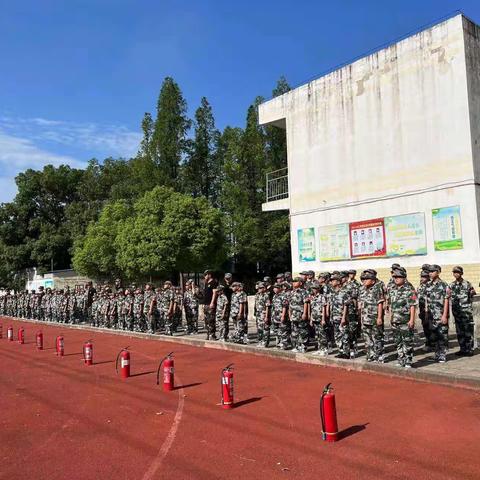 缤纷暑假，海容小学二戊班张子睿军事夏令营