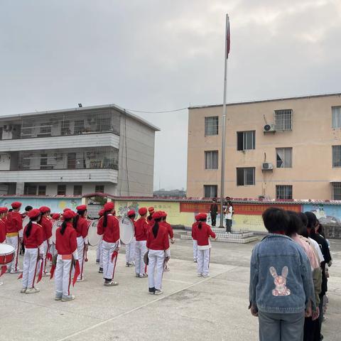 “缅怀革命先烈，传承古思起义红色基因”忻城县古蓬镇中心小学祭扫革命烈士墓活动