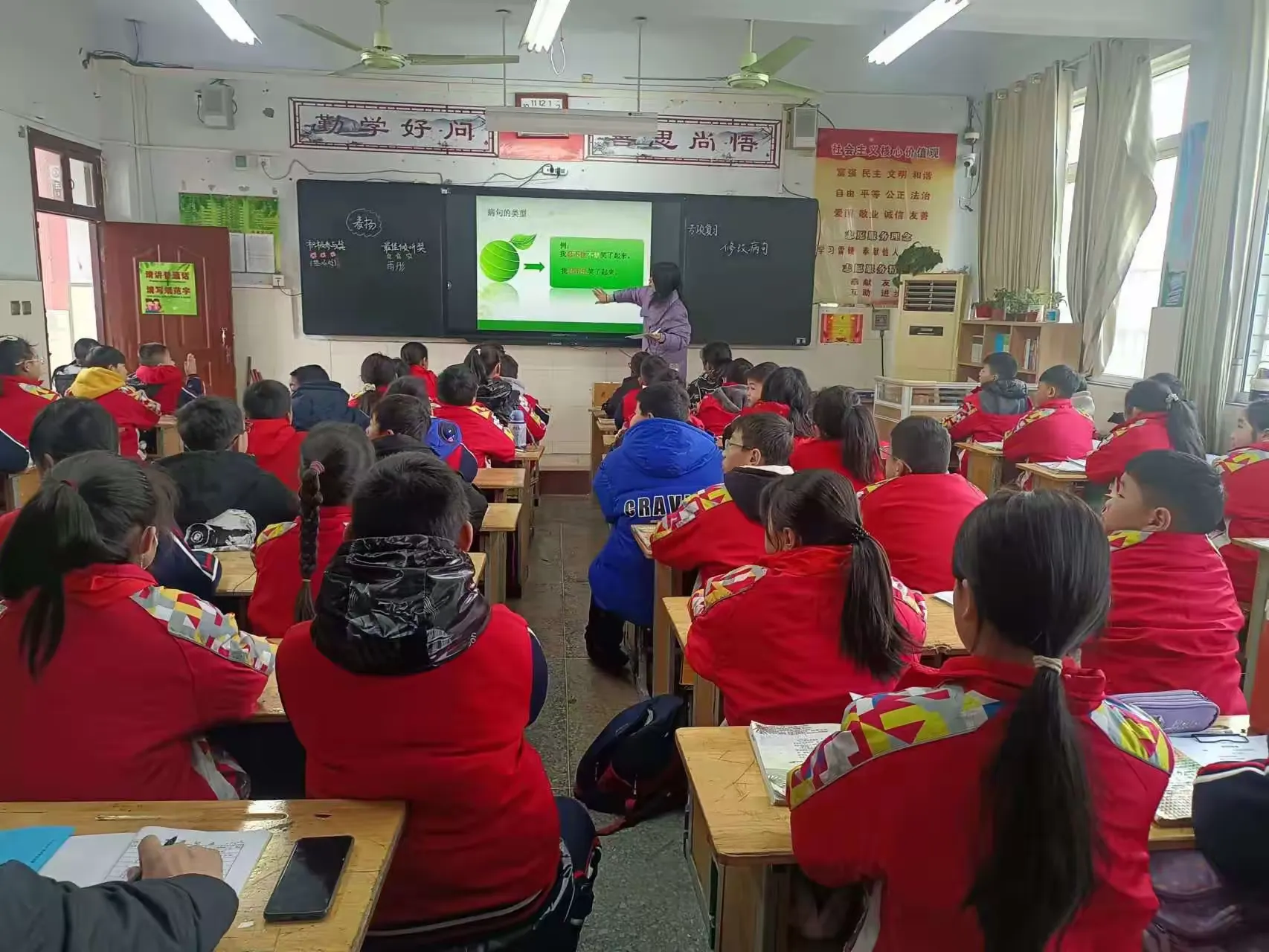 简篇-以迎检为契机 促管理再提升——示范区教研室教学常规管理检查组莅临南阳市第三十二小学校检查指导
