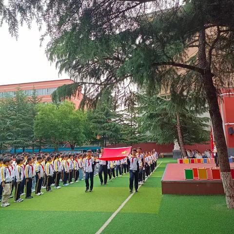 新乐市实验小学四年级6班《立凌云志 筑强国梦》主题班会活动