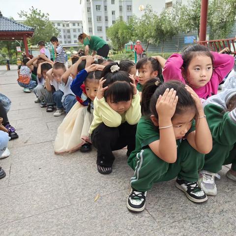 灵武市尚景幼儿园关于开展“关注人防  关爱生命”防空应急疏散演练活动