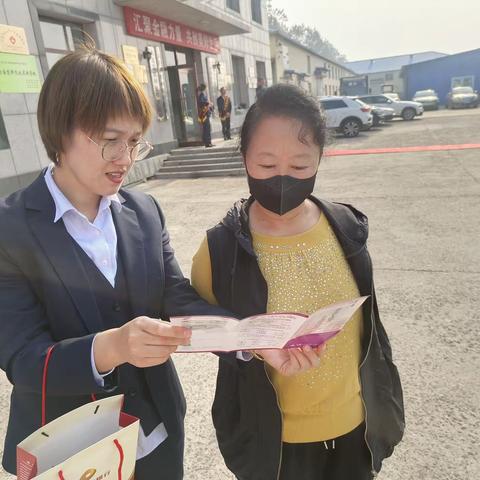 大连农商银行普兰店夹河支行开展“整治拒收人民币宣传活动”