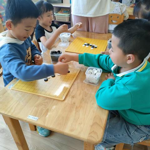 盘龙区东华幼儿园2024春季学期第七周幼儿活动观察记录（大一班冯倩）