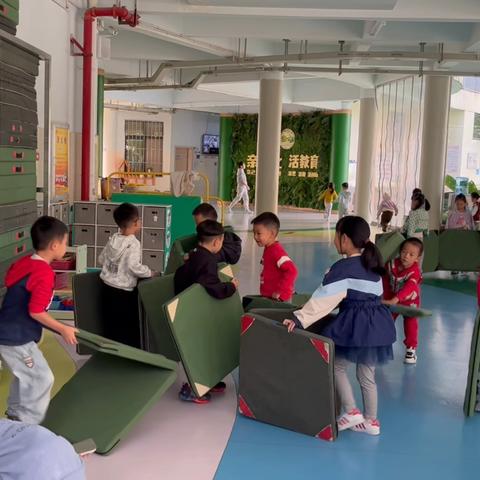 盘龙区东华幼儿园2024年秋季学期第六周幼儿活动观察记录（大三班 李晓丹）