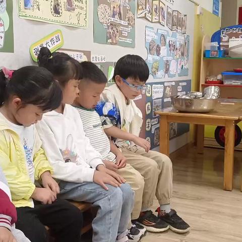 盘龙区东华幼儿园2024年春季学期第十四周幼儿活动观察记录（中二班徐艺文）