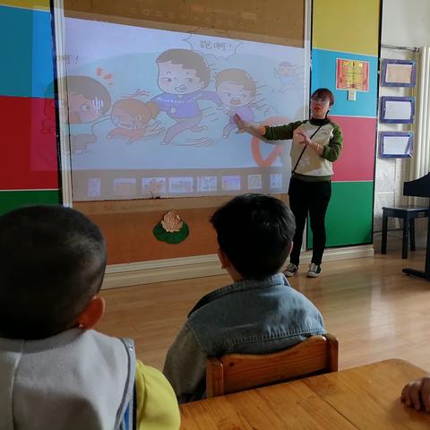 兰州市安宁区教育港新地幼儿园（小班组）--防踩踏安全教育
