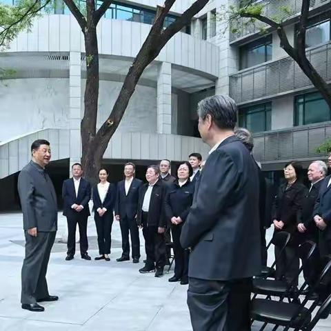 躬耕教坛， 强国有我，人民教师的无私奉献