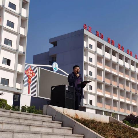 与理想同在，与榜样同行——富源县第八中学高二年级举行3月月考表彰活动