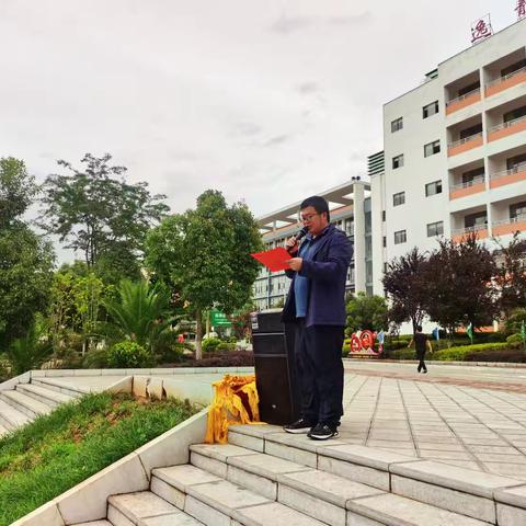 表彰催奋进，榜样促前行——富源县第八中学高二年级举行5月月考表彰活动