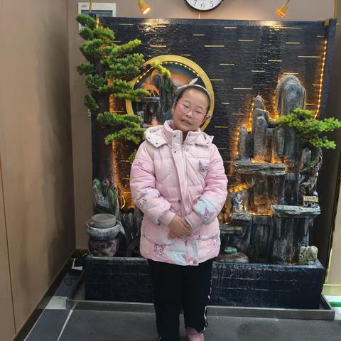 快乐童年    幸福成长     华润希望小学二年级2班何美莹