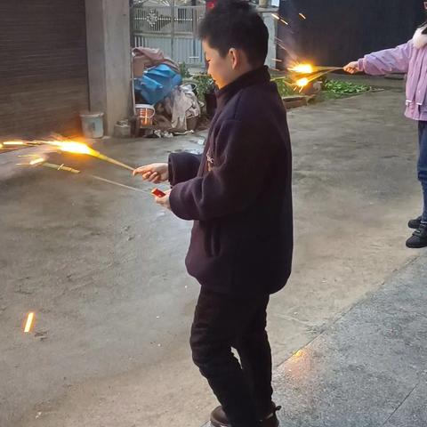 寒假是生活馈赠的悠长假期，愿我们不负时光，在休整中积蓄力量，在探索中拓宽视野，以更饱满的热情迎接崭新的学期。