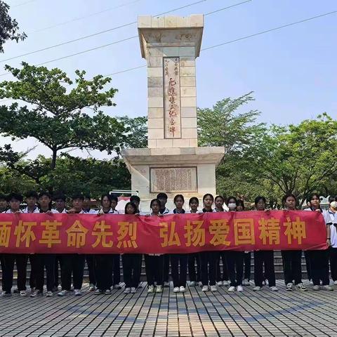 志愿服务让祭扫文明有“温度”