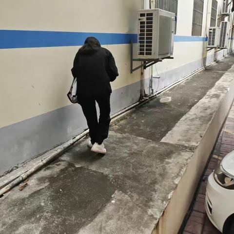 捡起小烟头 保护大环境