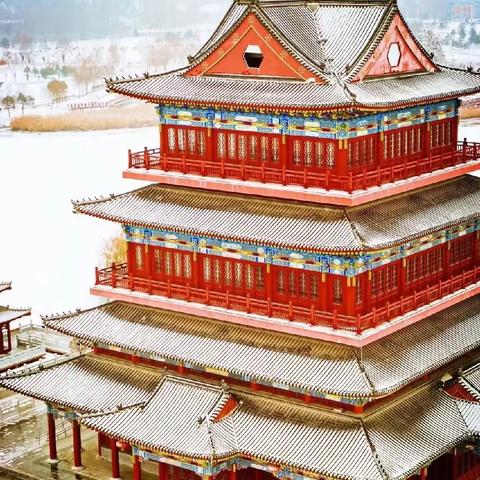 初雪降临寒意浓，一扫一铲保畅通