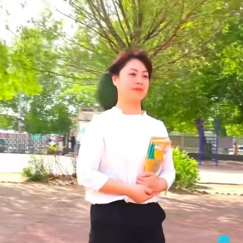 卧牛吐镇学校学习“杏坛楷模”刘晓敏