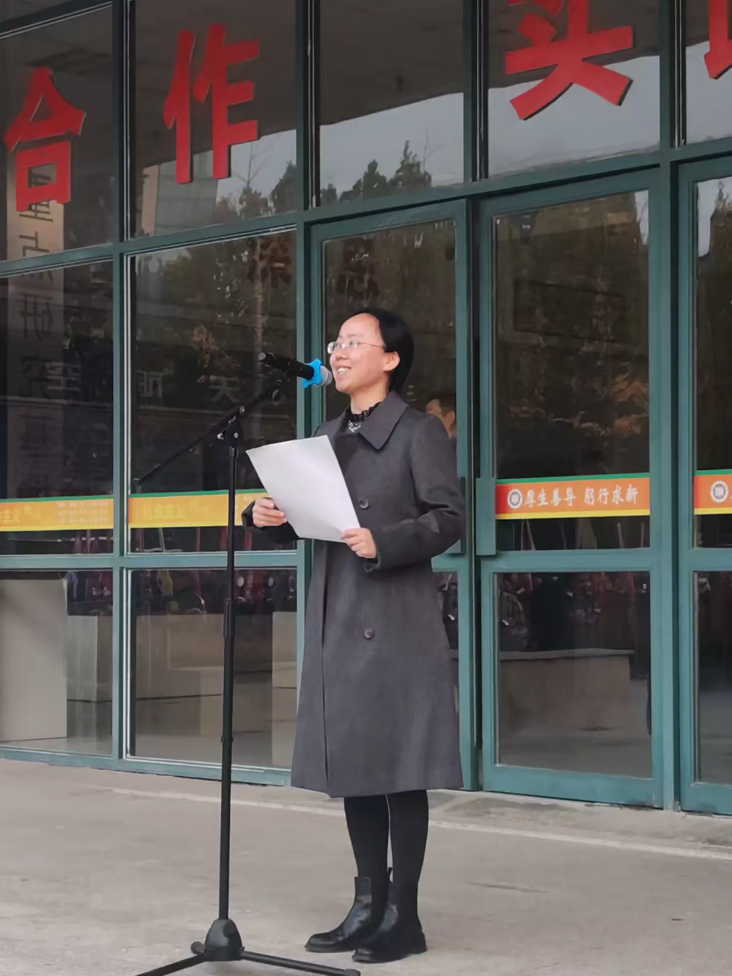 简篇-智探无界 创启未来 ——菏泽一中南京路校区第二届科学技术节闭幕暨升旗仪式