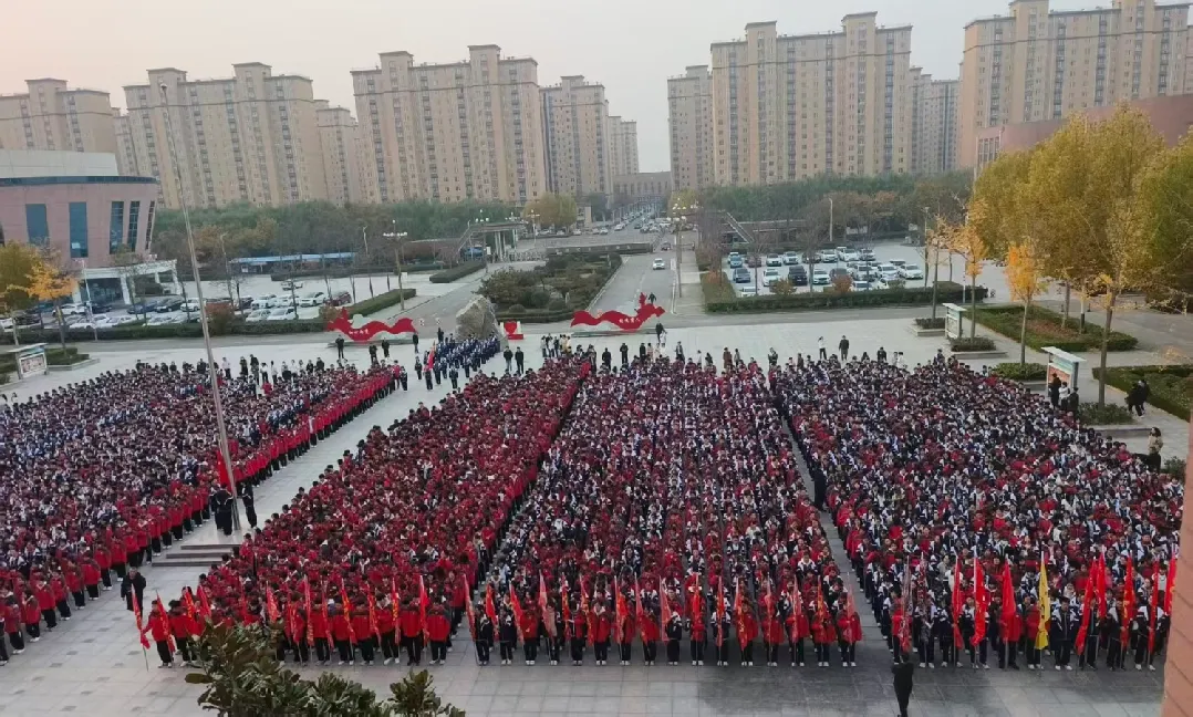 简篇-智探无界 创启未来 ——菏泽一中南京路校区第二届科学技术节闭幕暨升旗仪式