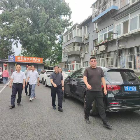 【社区动态】青龙桥街道党工委书记杨军昌带队检查颐和园社区防汛工作