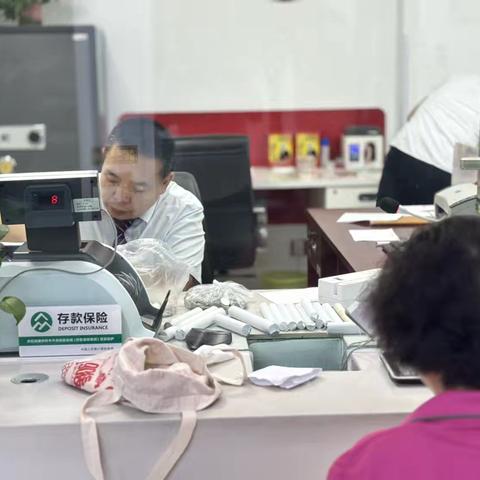 【豫见好服务】耐心存零钱，热情为客户——工行建西凌云支行