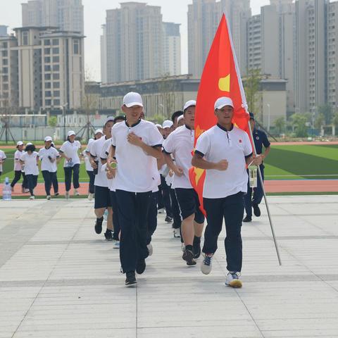 叮，这有一份欢喜请您查收——至一华伦高中首届学生第四期军训简报