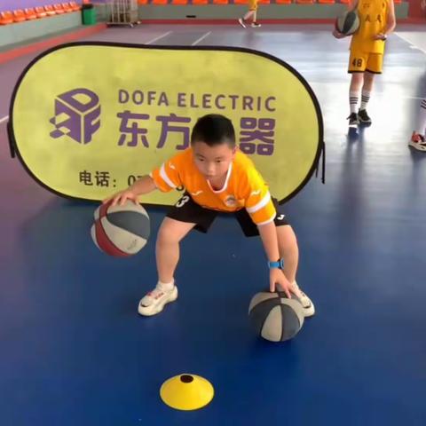 大家好！我是金桂小学402班的佘梓晨，今天我带大家走进我的暑假生活。