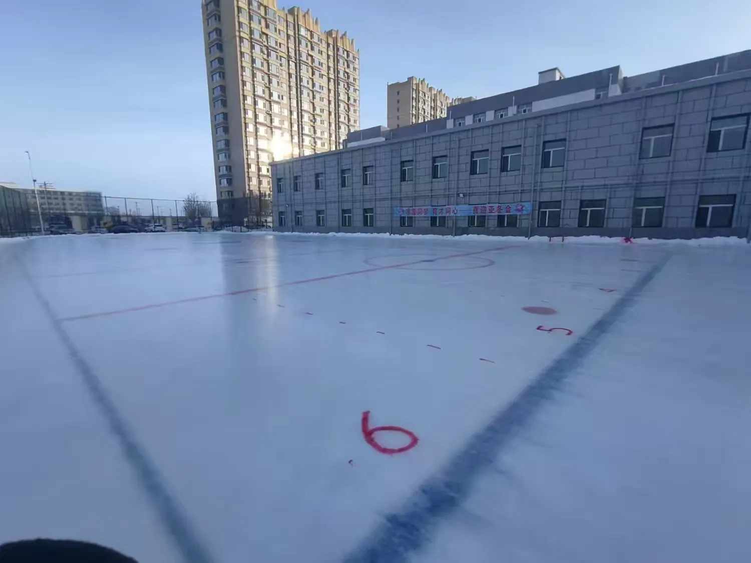 简篇-育才学校举行第十一届校园体育节—冰上运动会