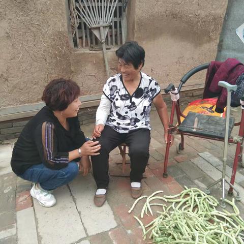玉皇庙村网格员走访空巢老人：用行动传递温情