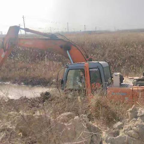 玉皇庙村清理沟渠保春灌