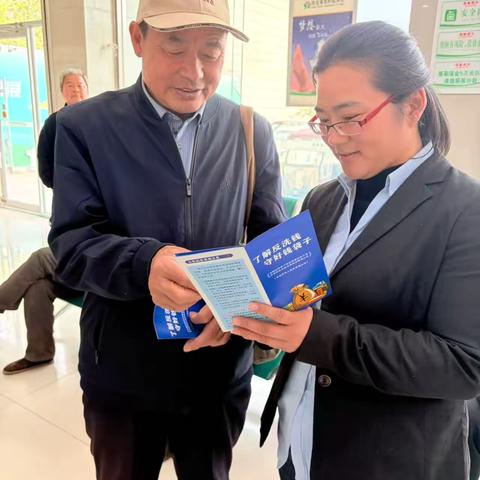 河沙镇信用社反洗钱宣传进基层 守护群众“钱袋子”安全