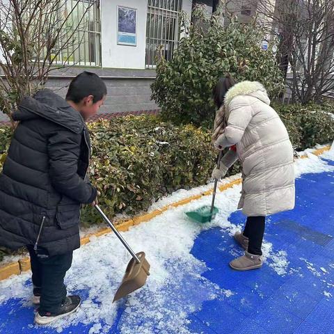 雪花飞舞寒意浓，扫雪除冰暖人心           ——汝州市特殊教育学校除冰雪活动纪实