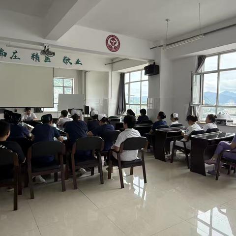 第四党支部书记讲党课：聚焦中央八项规定，筑牢作风建设根基