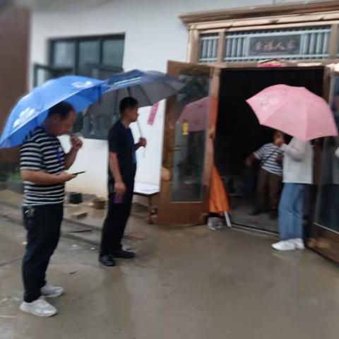 【防汛进行时】不惧风雨、冲锋在前——王堂社区网格员扎实开展防汛救灾工作