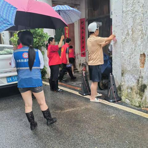 台风“韦帕”来袭，城东社区党员志愿者全力协助防御工作
