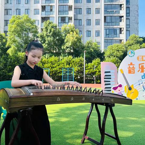 看看我们乐团孩子在艺术节上的精彩演绎
