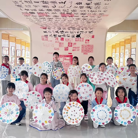 “青梦绘彩，童画未来”——青海湖路小学2024秋季美术社团招生啦！