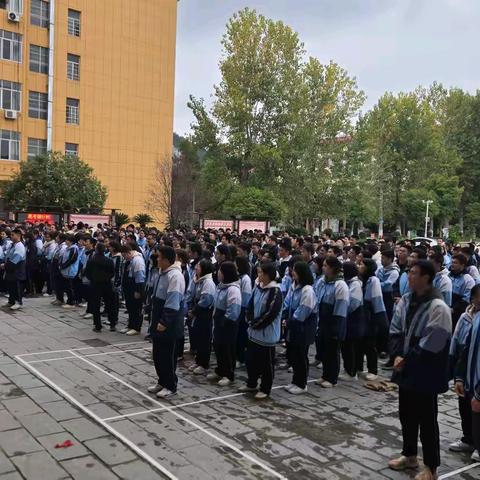 “趣”享运动   “味”你喝彩 ——高三年级趣味运动会