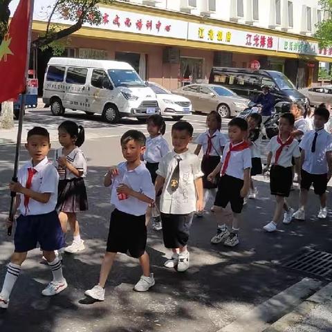 【和乐·明叔】寻访“幸福江西”，关注民生改善——上饶市明叔小学一（1）太阳花中队开展社会实践活动