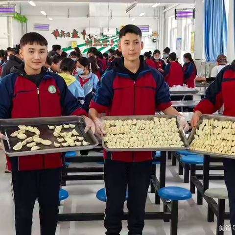党建引领聚温情 冬至饺子暖童心——新和县排镇中学党支部开展“情暖冬至 爱暖童心”主题活动