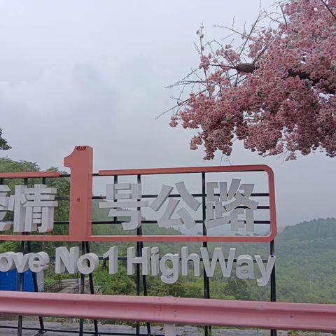 Our family went on a trip to Qinglong Gorge