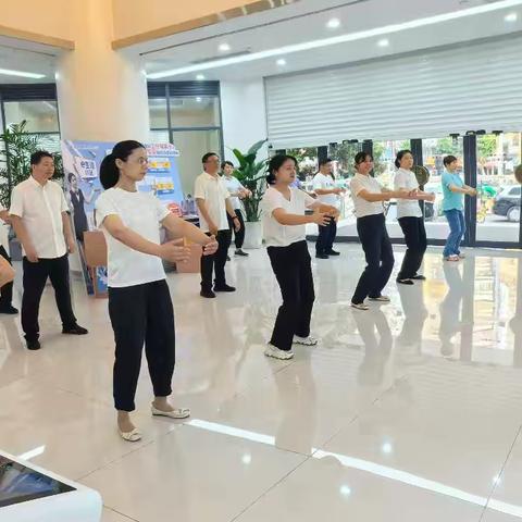 工行黄石分行营业部组织开展“八段锦”健身习练活动