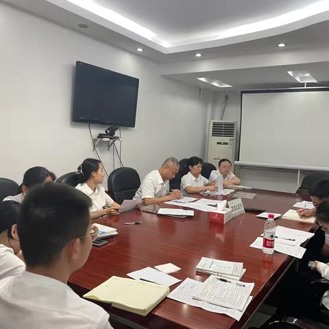 武当山支行召开周例会