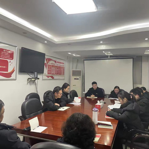 武当山支行召开周例会