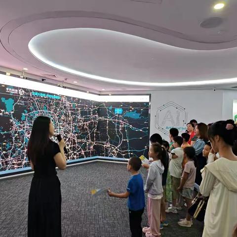 上地街道妇联开展“科技少年上地行”活动